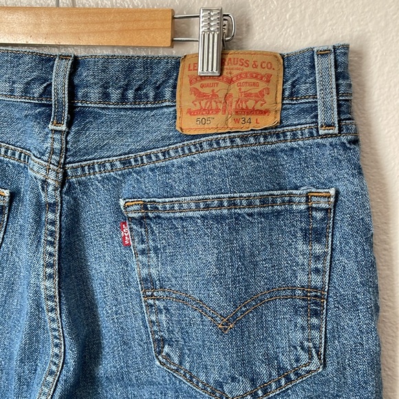 Levi’s 505 blue wash zipper fly dad jean shorts jorts 34w - Picture 4 of 4